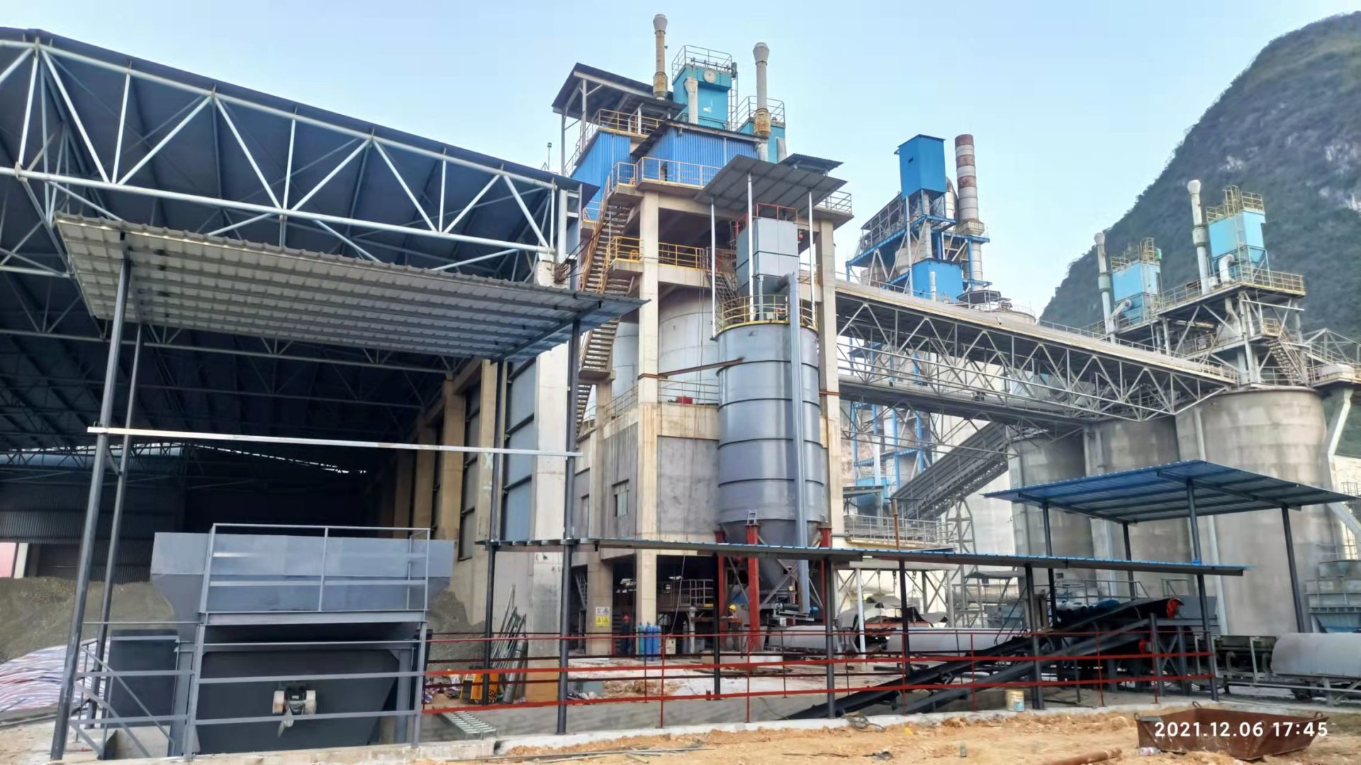 魚(yu)峰水泥磷石膏上(shàng)料系統技改工程(cheng)